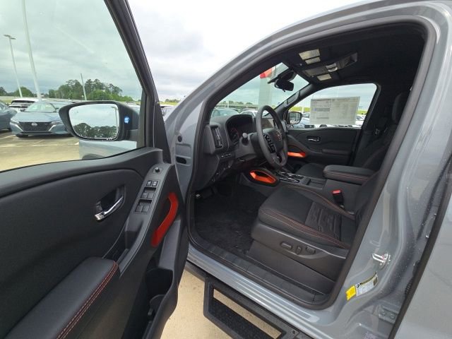 New 2025 Nissan Frontier PRO-4X w/ Tow Package image 9
