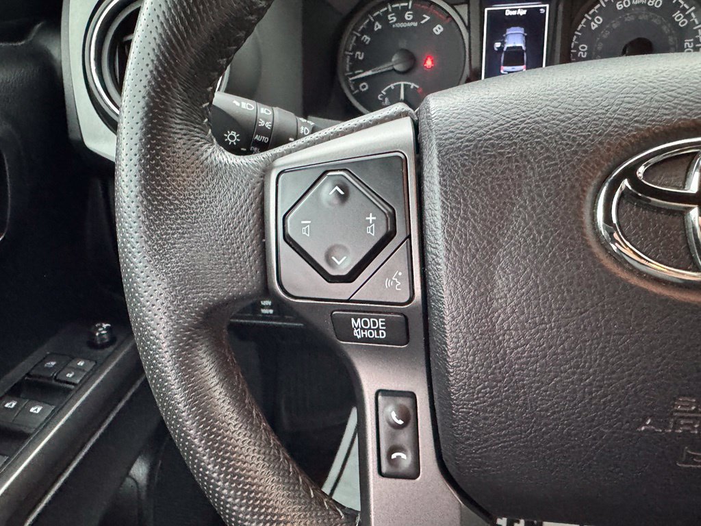 Used 2021 Toyota Tacoma TRD Off-Road w/ Technology Package AWD/4WD image 18