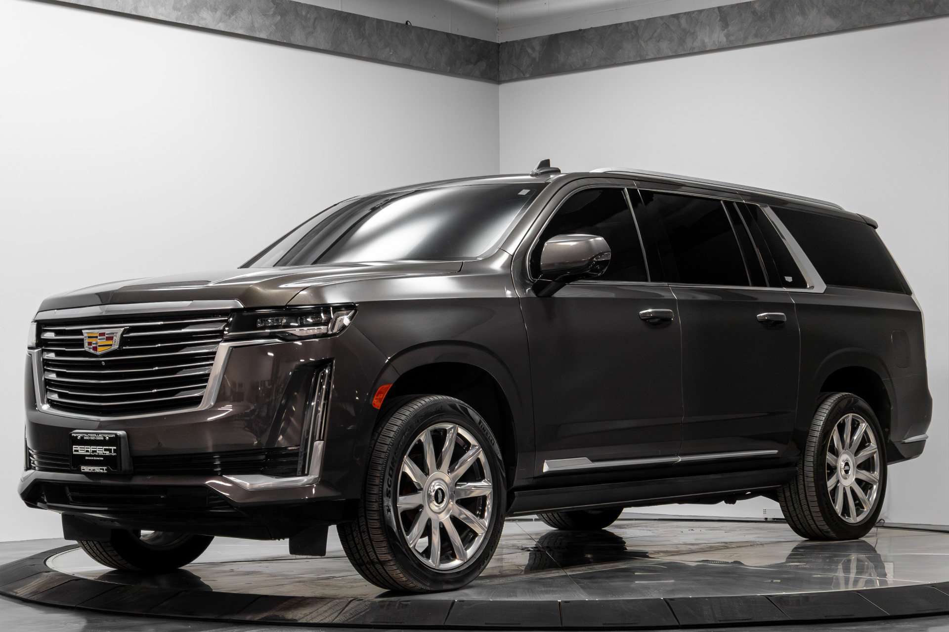 Used 2021 Cadillac Escalade ESV Premium Luxury Platinum w/ Heavy-Duty Trailer Package image 2