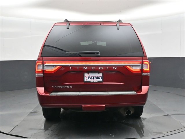Used 2017 Lincoln Navigator Select image 5