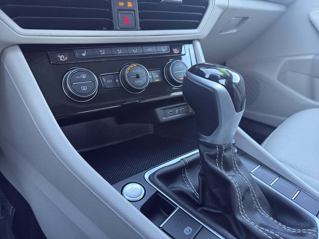 Used 2023 Volkswagen Jetta SE w/ Panoramic Sunroof Package image 22
