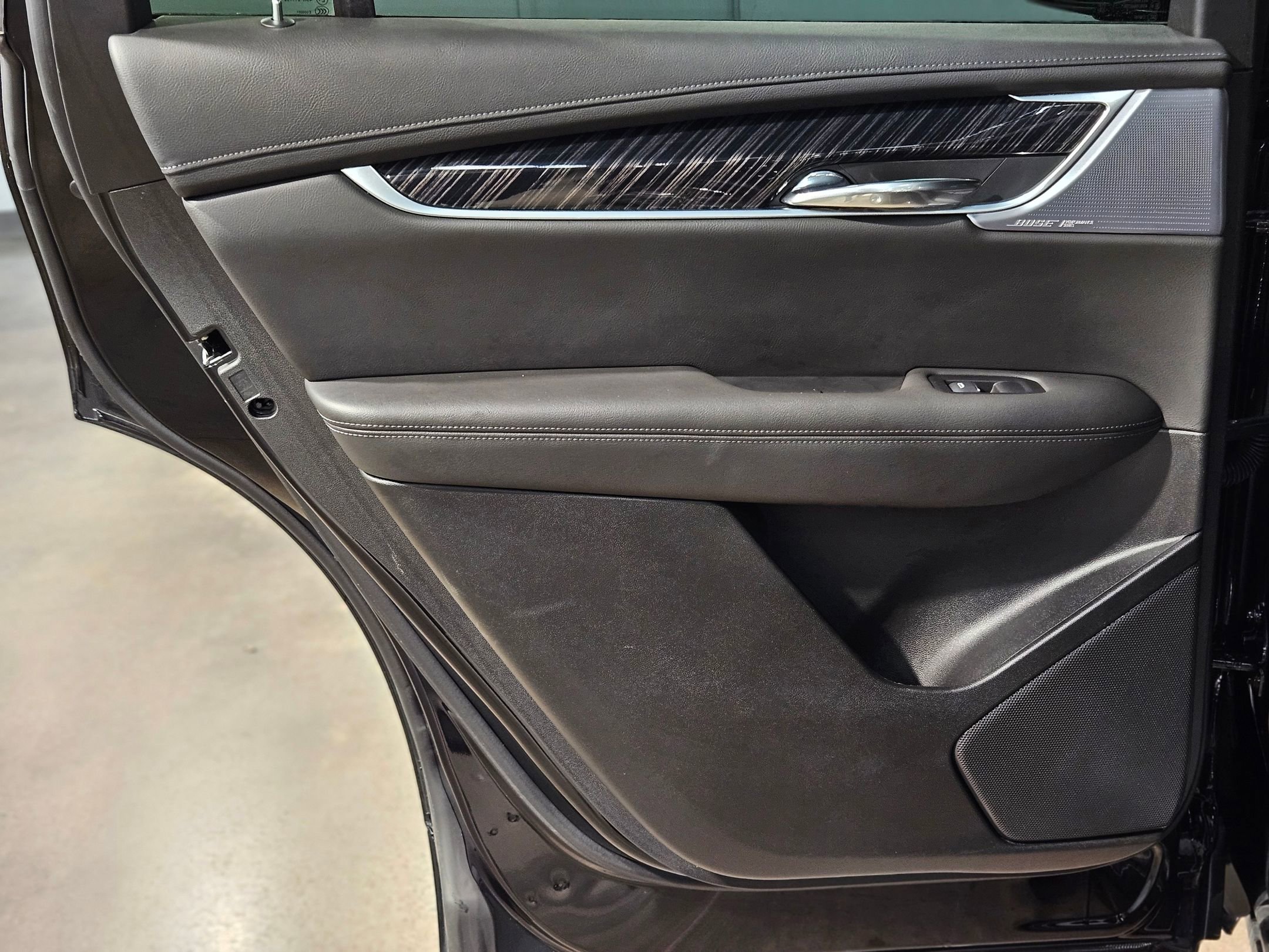 Used 2025 Cadillac XT6 Premium Luxury image 36