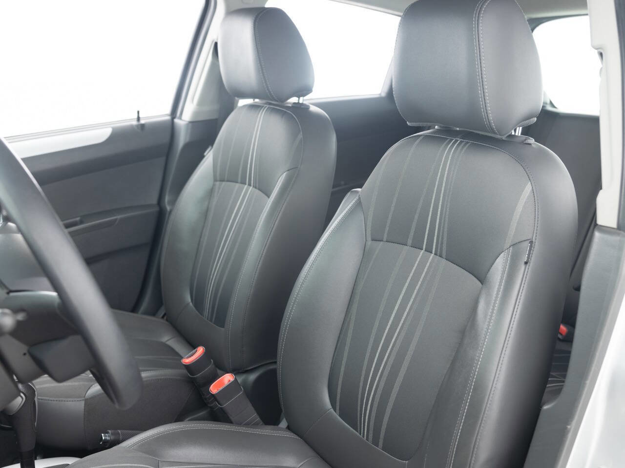 Used 2015 Chevrolet Spark LT image 24