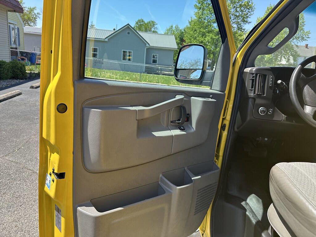 Used 2022 Chevrolet Express 2500 image 14