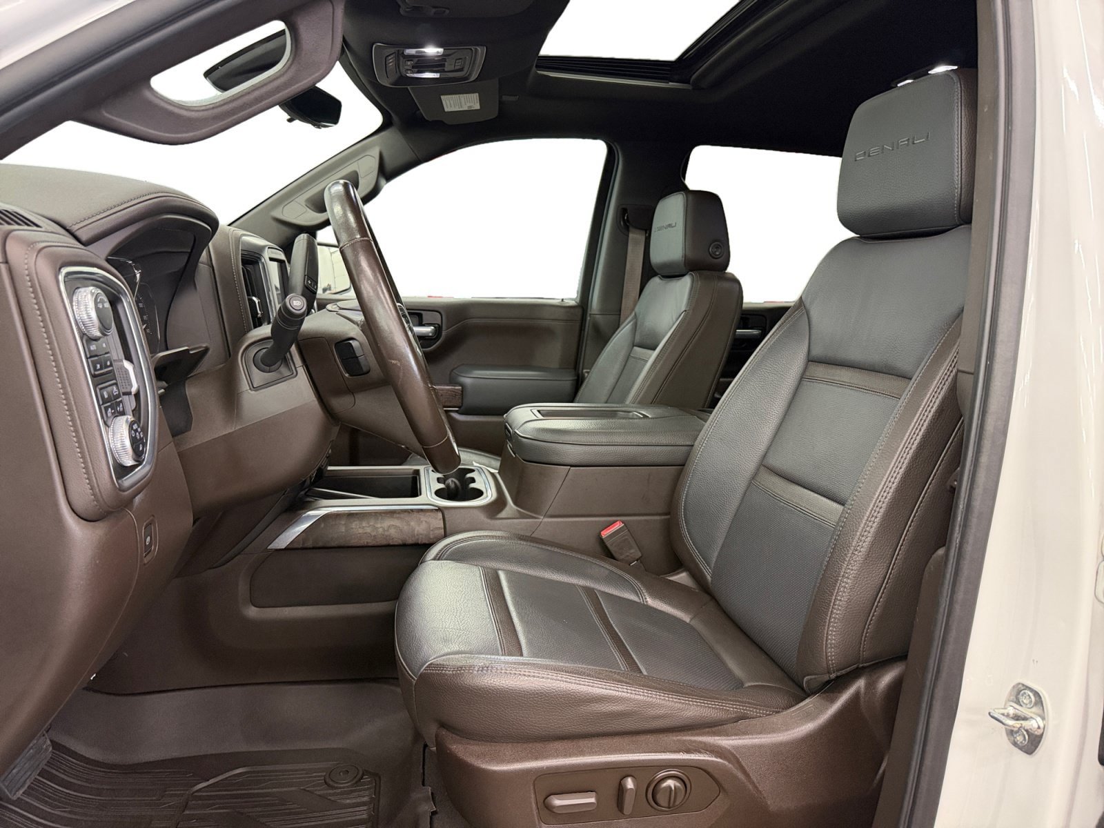 Used 2021 GMC Sierra 1500 Denali w/ Denali Ultimate Package AWD/4WD image 9