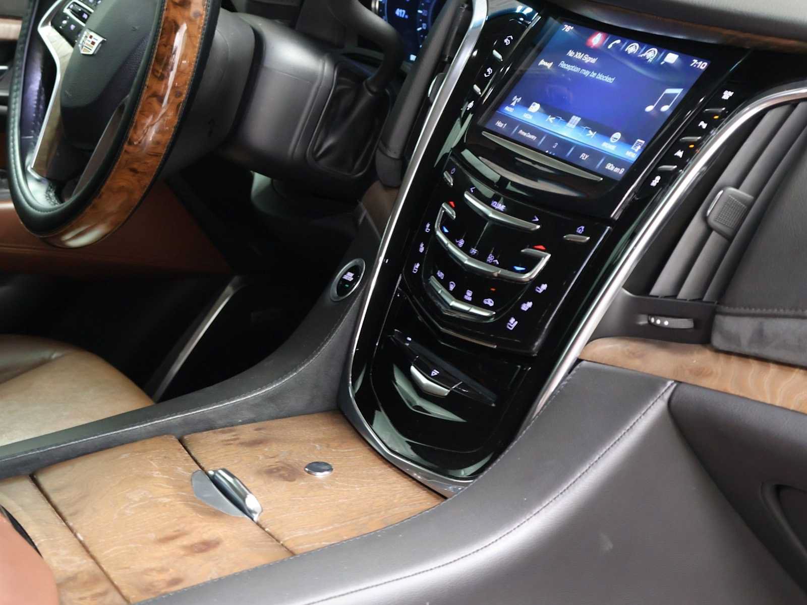 Used 2016 Cadillac Escalade ESV Luxury AWD/4WD image 20