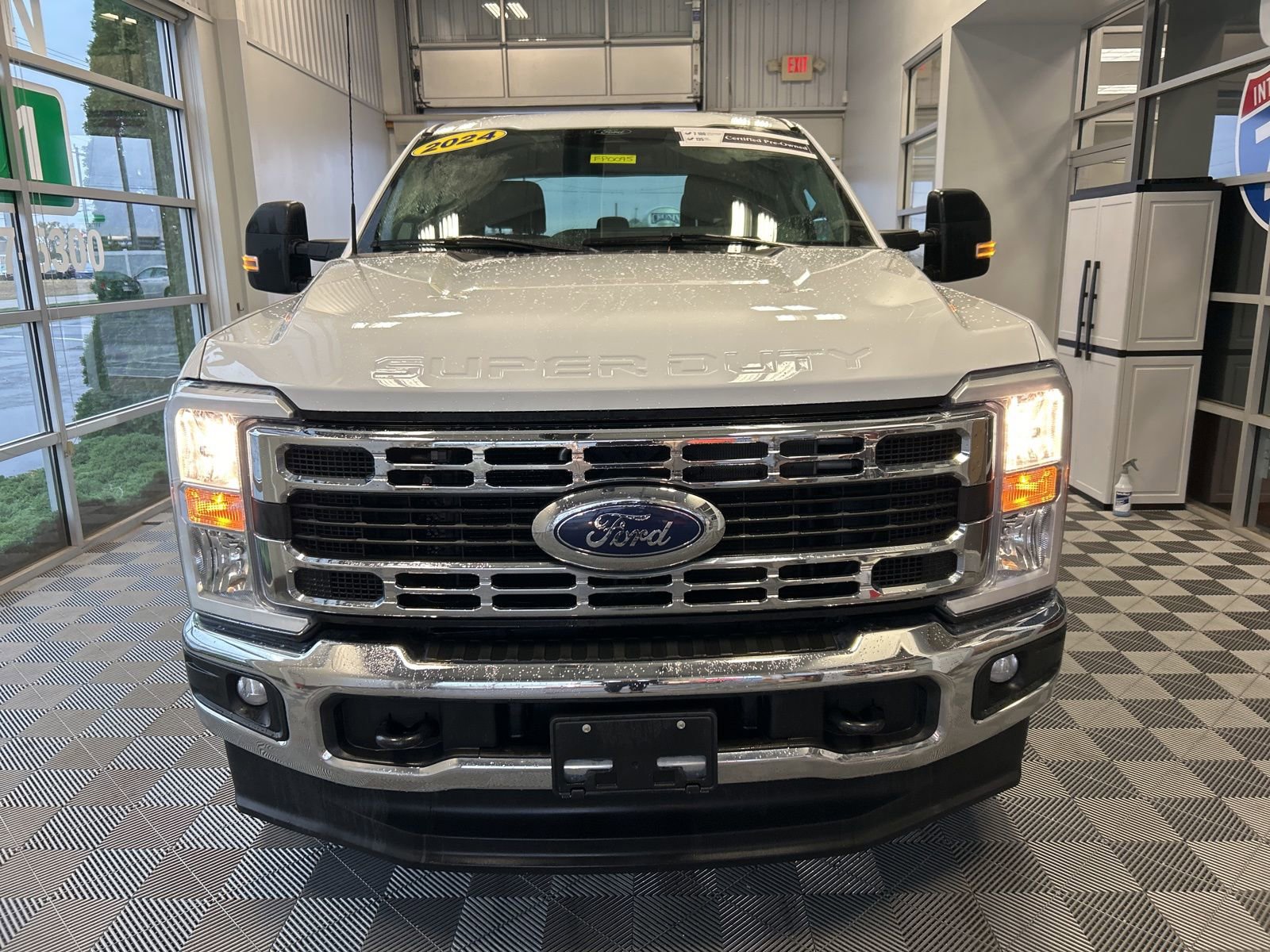 Used 2024 Ford F250 XLT image 2
