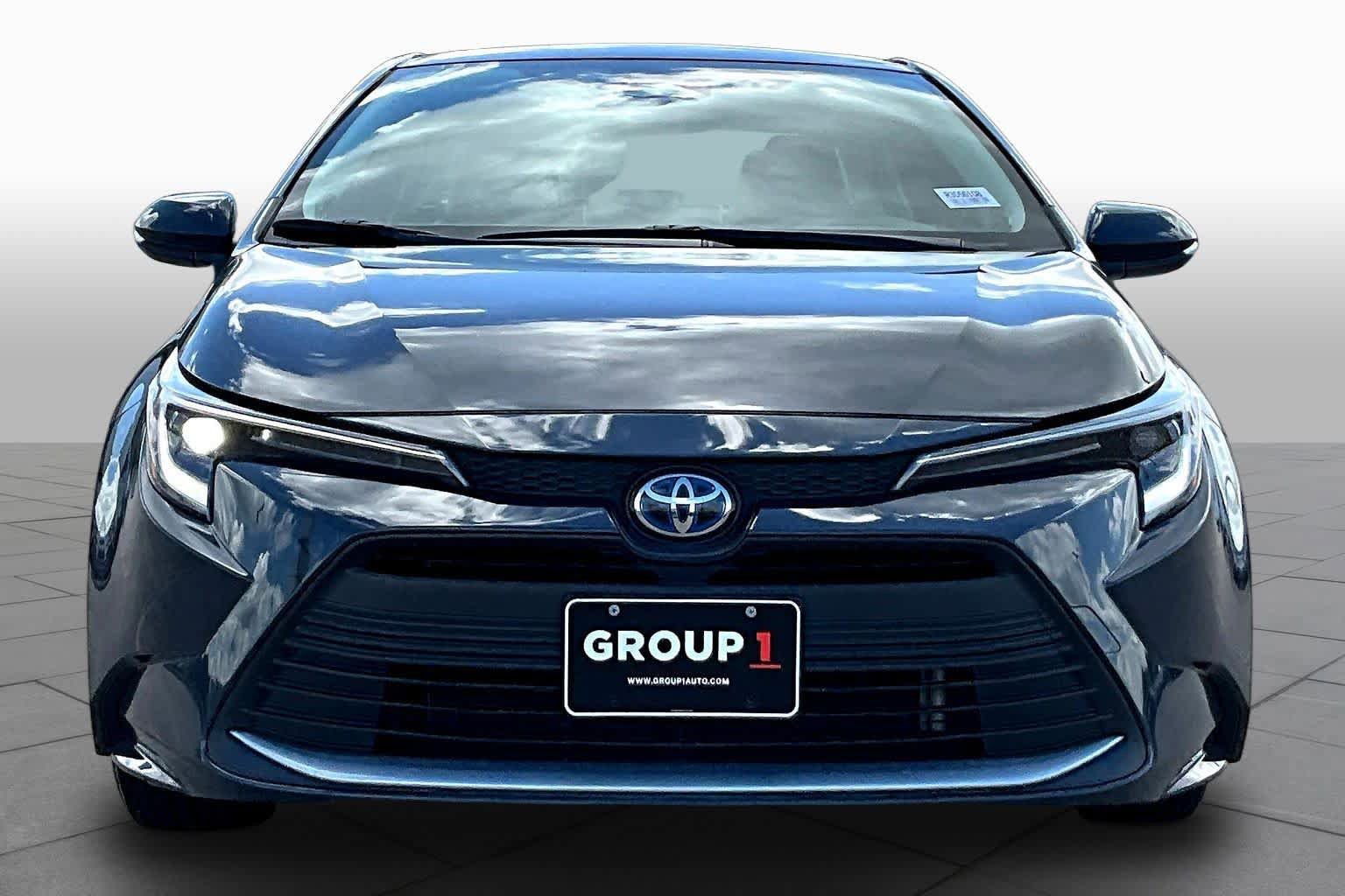 Used 2024 Toyota Corolla XLE FWD image 4
