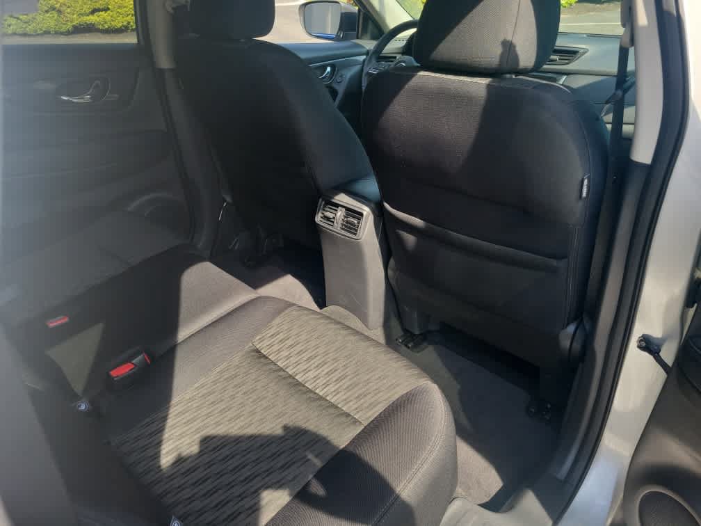 Used 2018 Nissan Rogue SV AWD/4WD image 25
