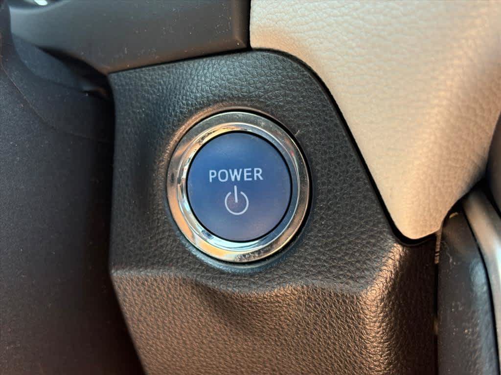 Used 2022 Toyota RAV4 XLE AWD/4WD image 18