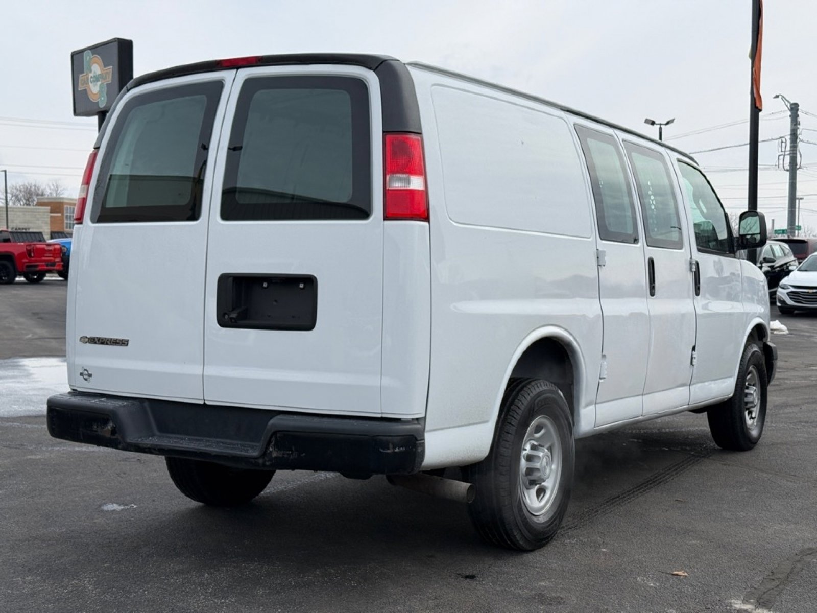 Used 2018 Chevrolet Express 2500 w/ Driver Convenience Package image 8