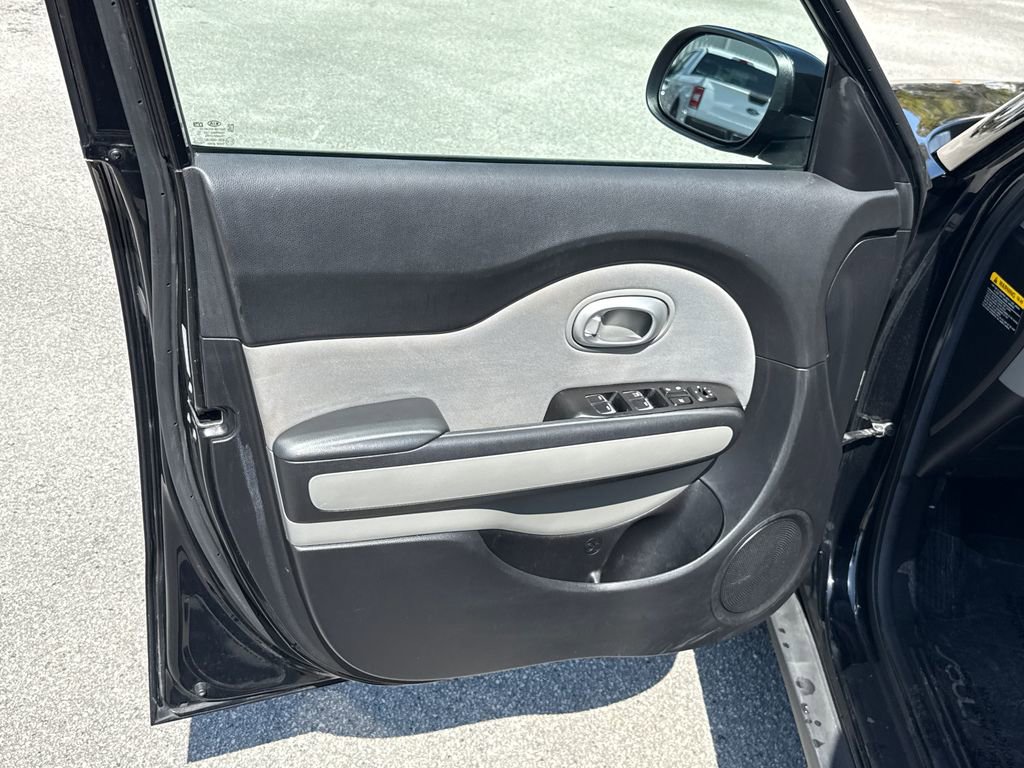 Used 2018 Kia Soul Base image 13