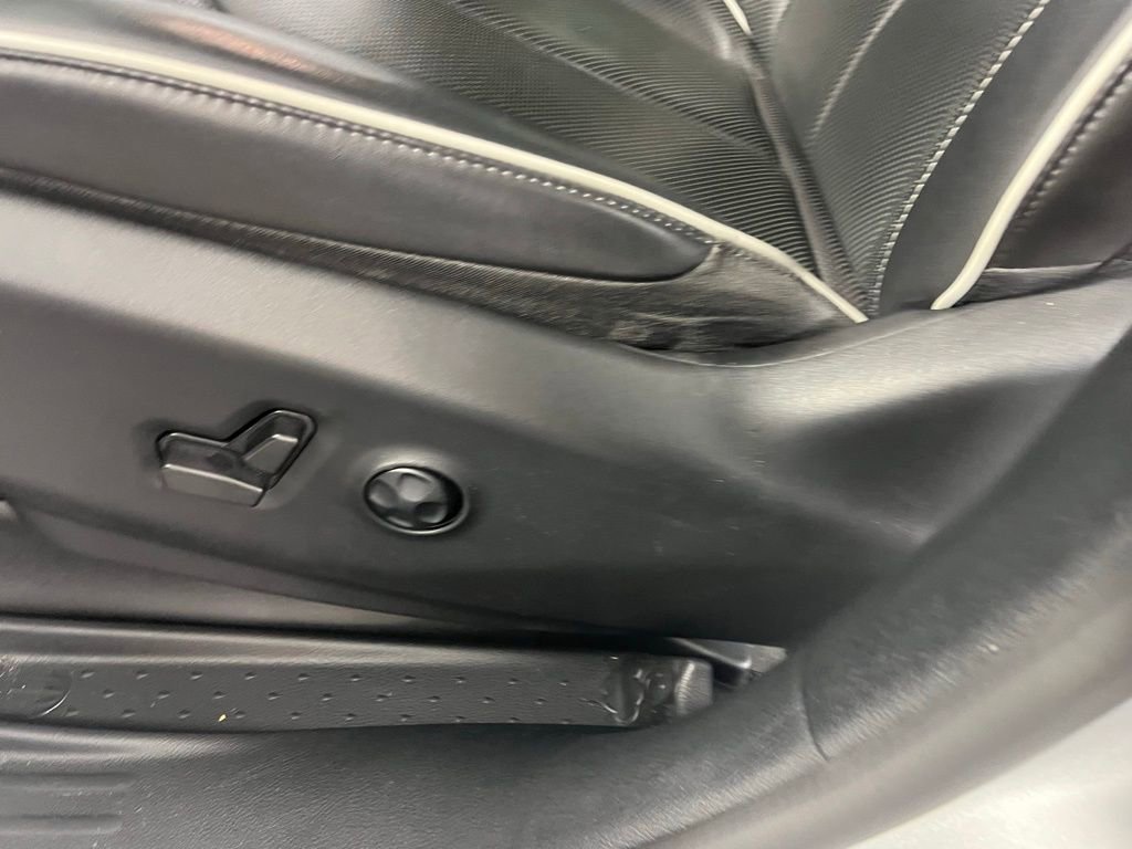 Used 2024 Chrysler Pacifica Premium image 22