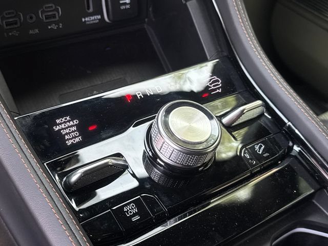 Used 2023 Jeep Grand Cherokee Summit AWD/4WD image 15