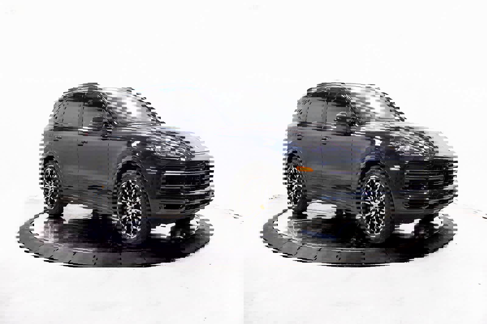 Certified 2023 Porsche Cayenne Platinum Edition w/ Assistance Package image 9