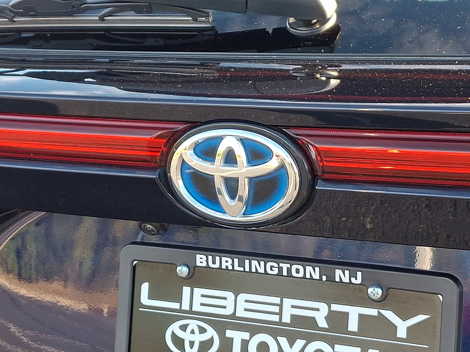 Used 2024 Toyota Venza XLE image 30