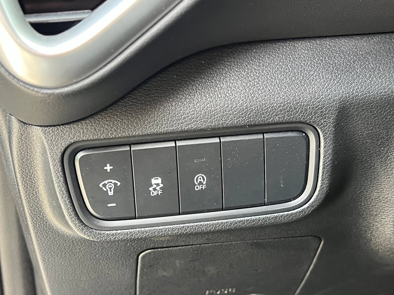 Used 2025 Kia Soul LX w/ LX Technology Package FWD image 23