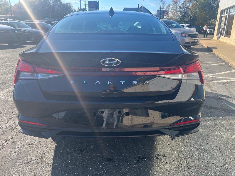 Used 2023 Hyundai Elantra SEL w/ Cargo Package FWD image 6