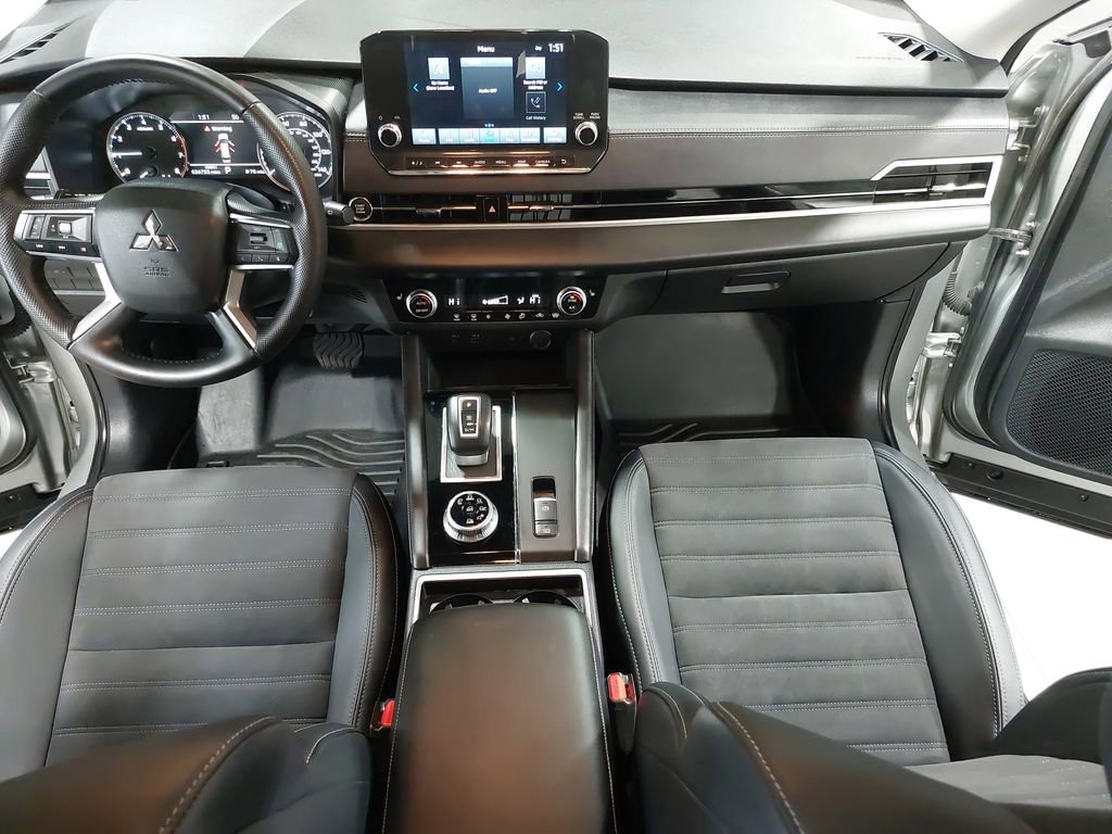 Used 2024 Mitsubishi Outlander SE image 9