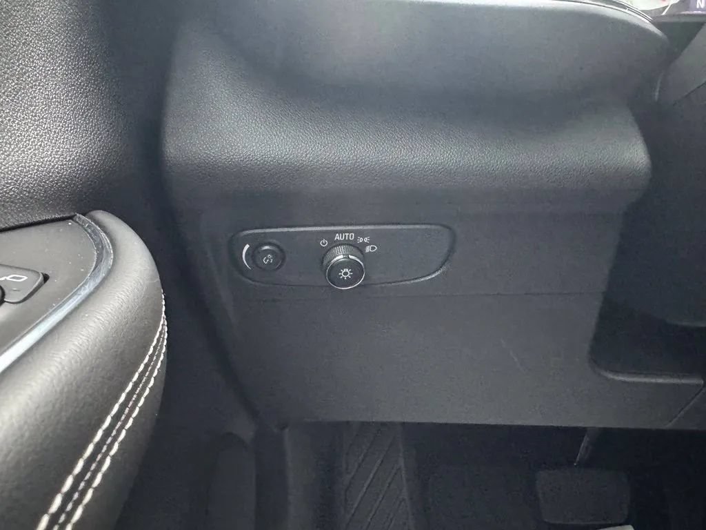 Used 2022 Buick Envision Preferred w/ Safety Package FWD image 22