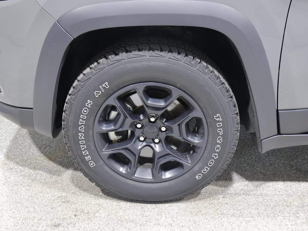 Certified 2022 Jeep Cherokee Latitude AWD/4WD image 9