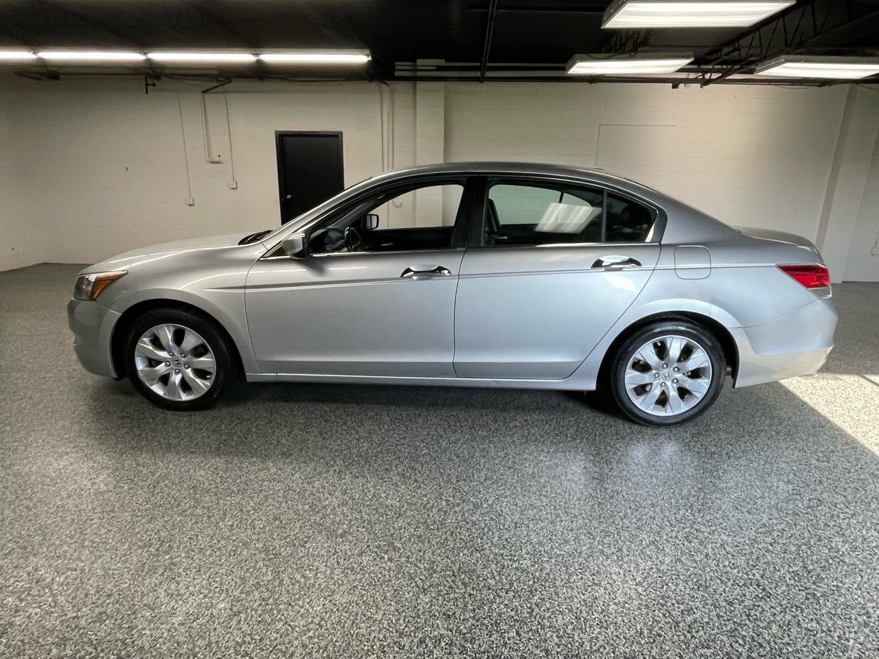 Used 2010 Honda Accord EX-L image 7