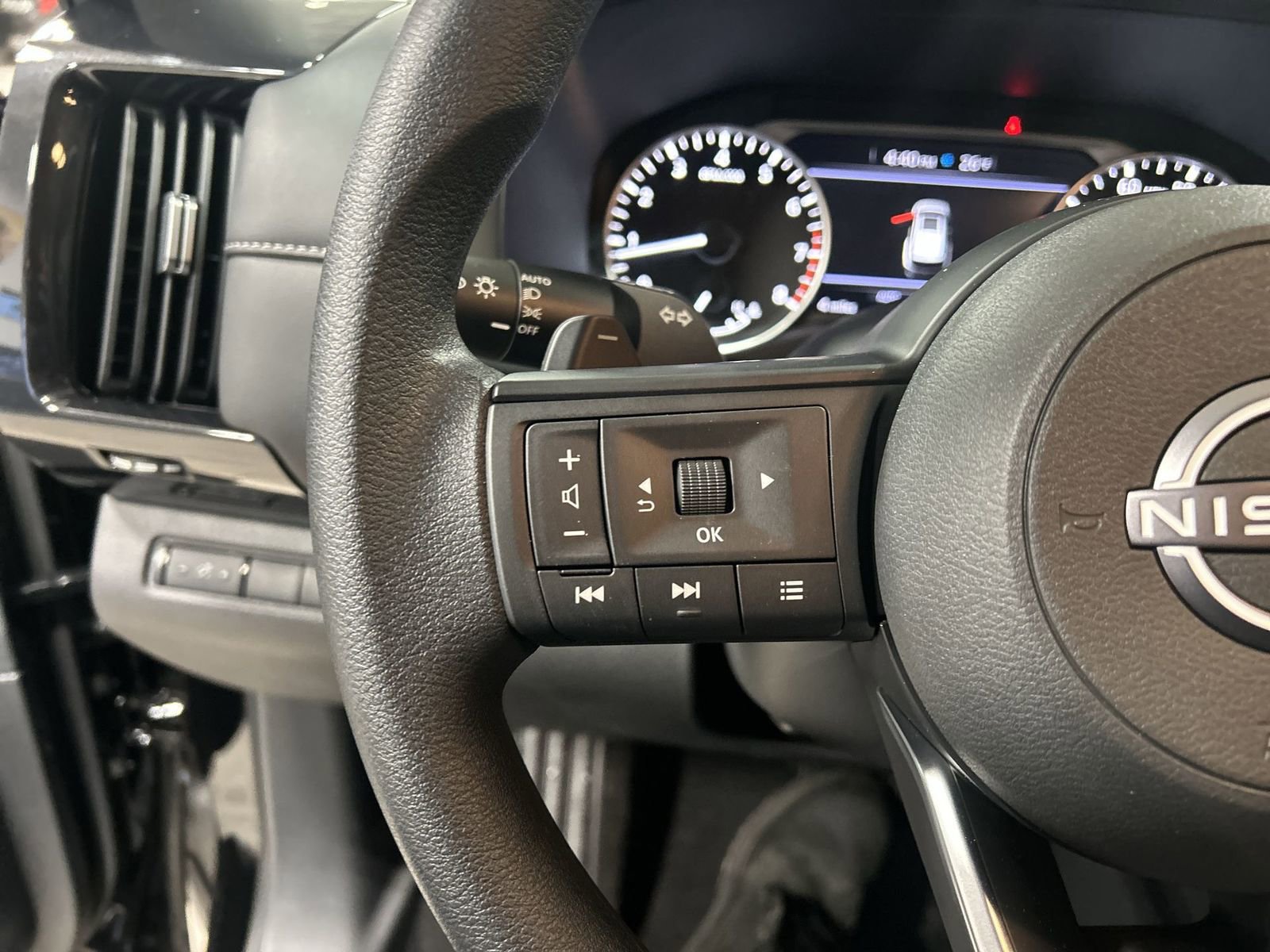 New 2026 Nissan Pathfinder S image 17