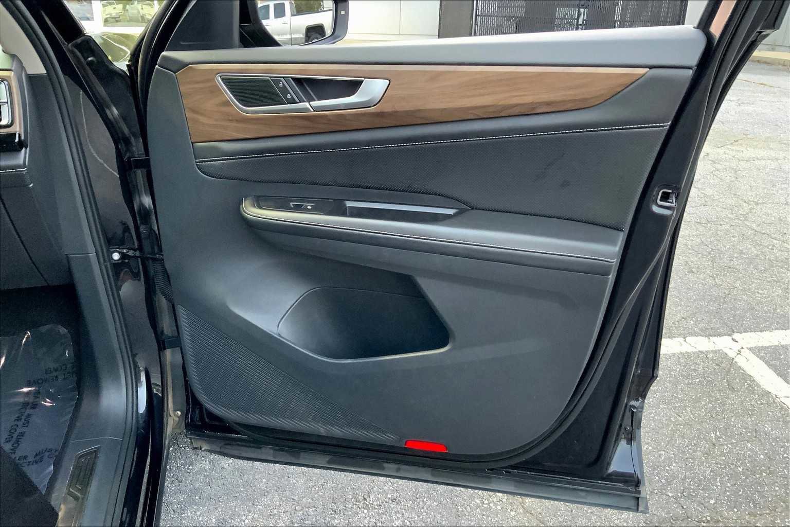 Used 2024 Volkswagen Atlas SE image 21