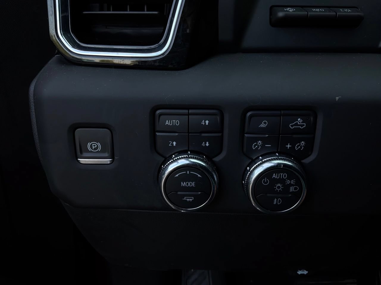 Used 2023 GMC Sierra 1500 Denali w/ Technology Package AWD/4WD image 35