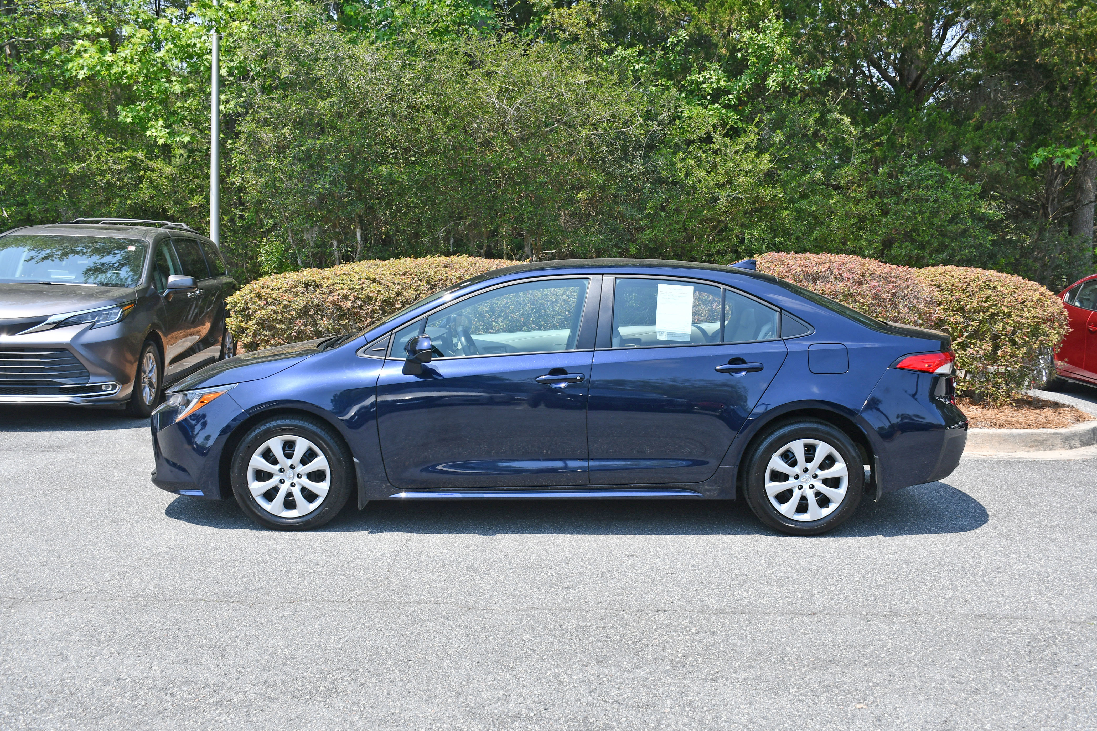 Used 2025 Toyota Corolla LE FWD image 2