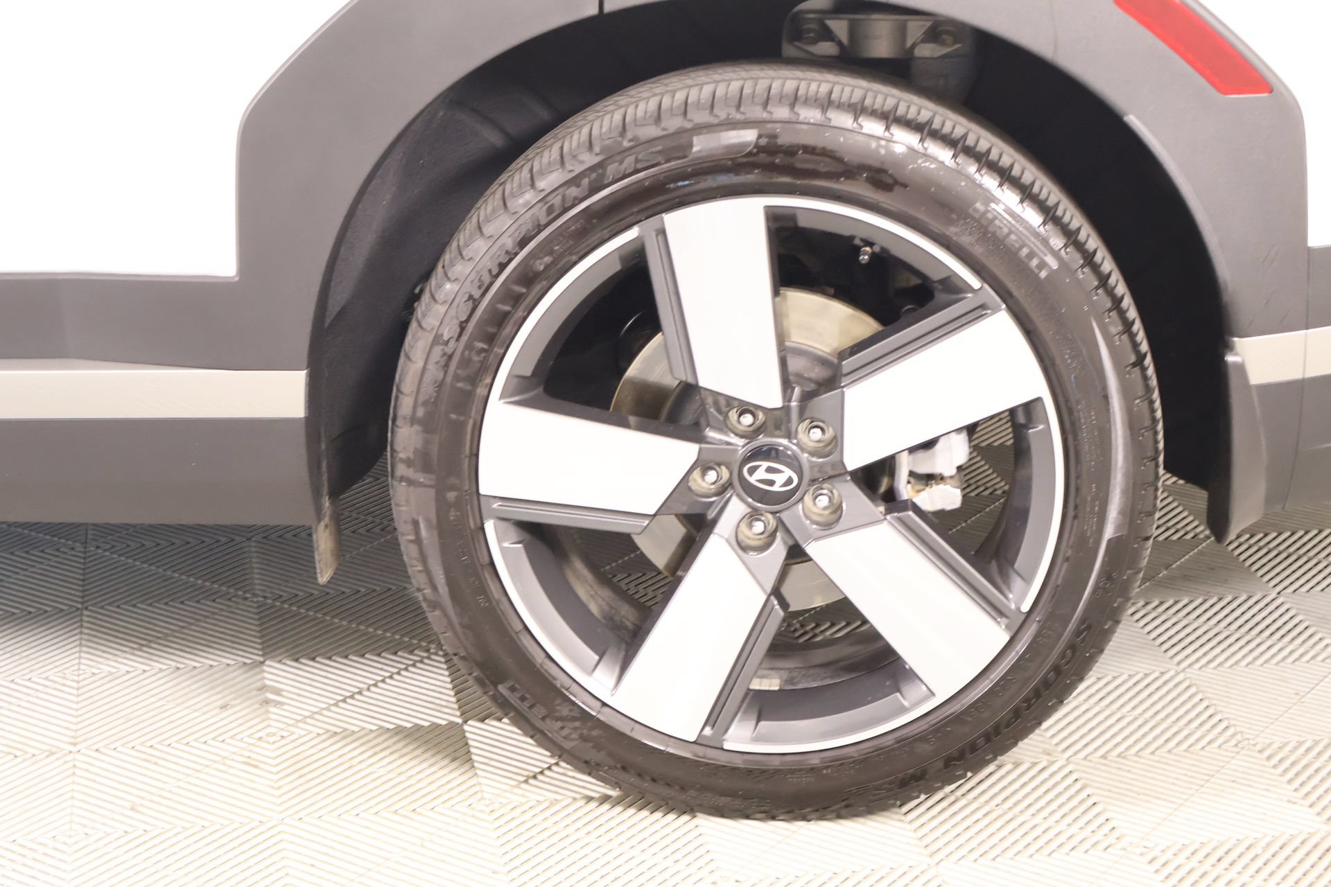 Used 2024 Hyundai Santa Fe Limited AWD/4WD image 19