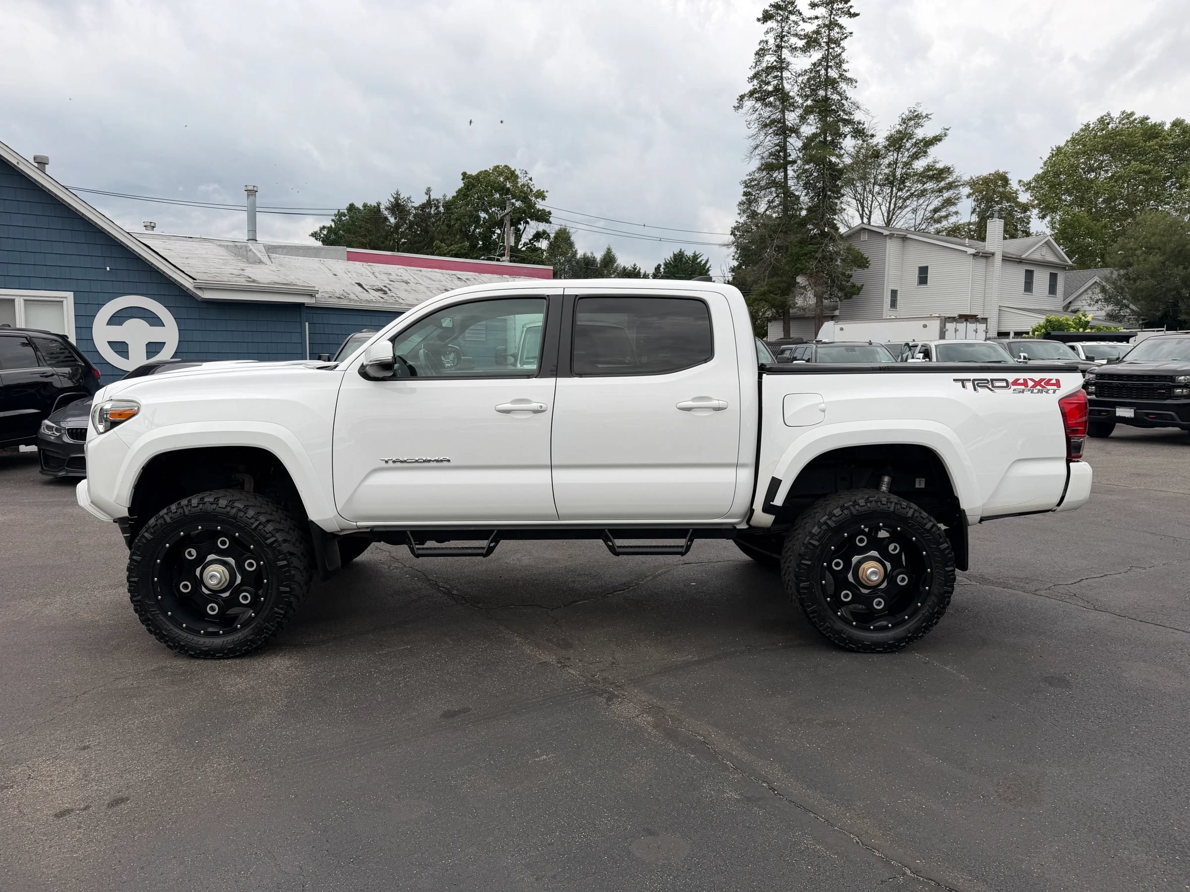 Used 2017 Toyota Tacoma SR AWD/4WD image 3