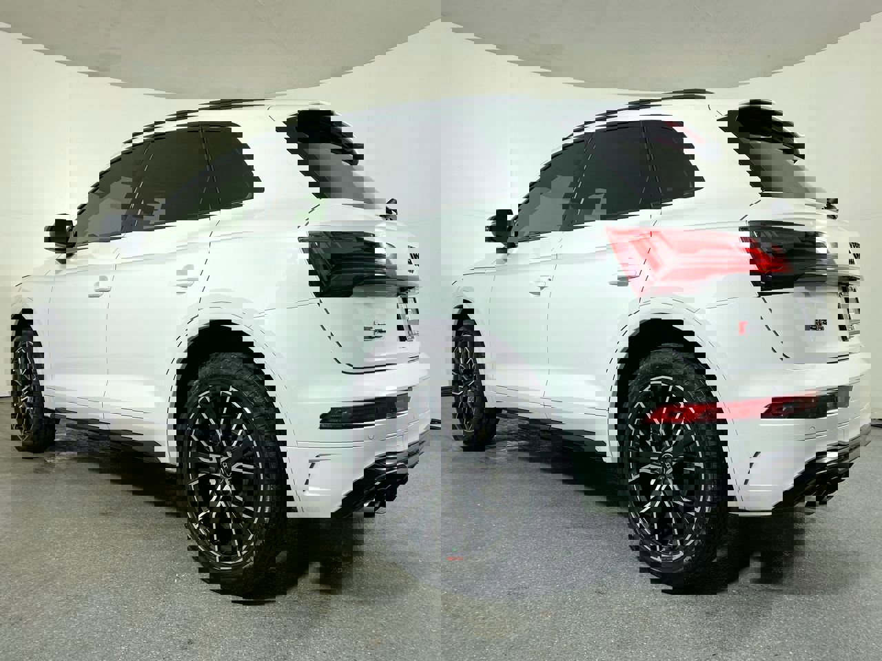 Used 2023 Audi SQ5 Premium Plus w/ Premium Plus Package image 31