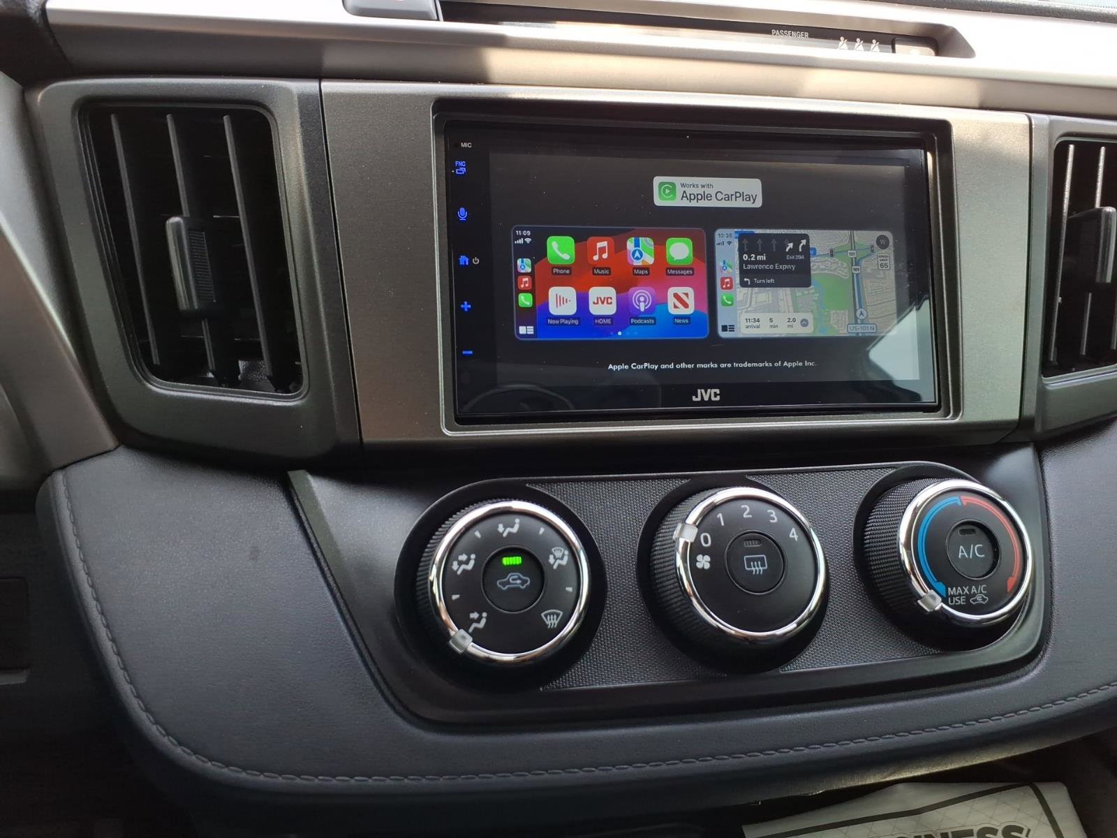 Used 2018 Toyota RAV4 LE FWD image 15