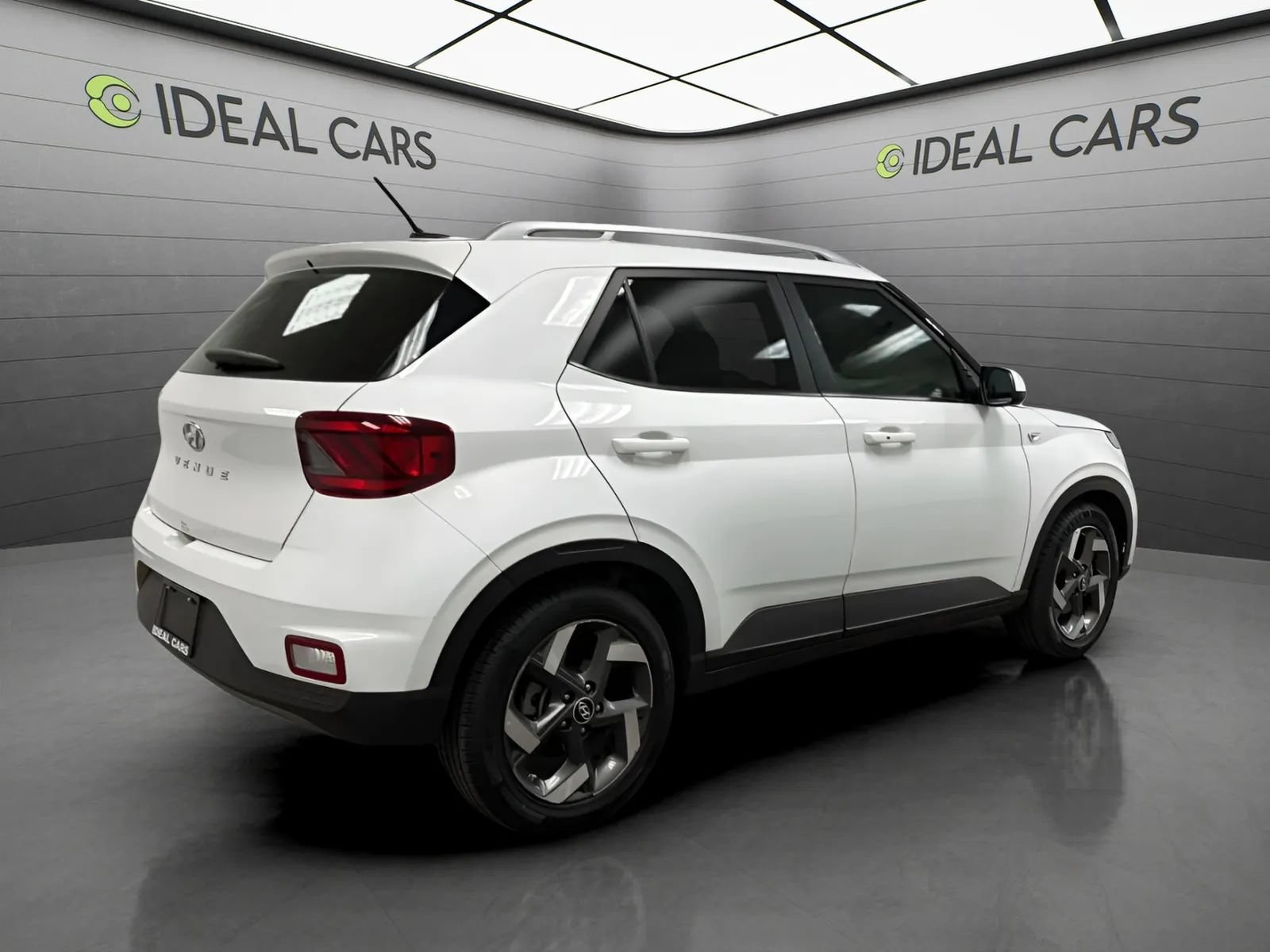 Used 2025 Hyundai Venue SEL FWD image 5