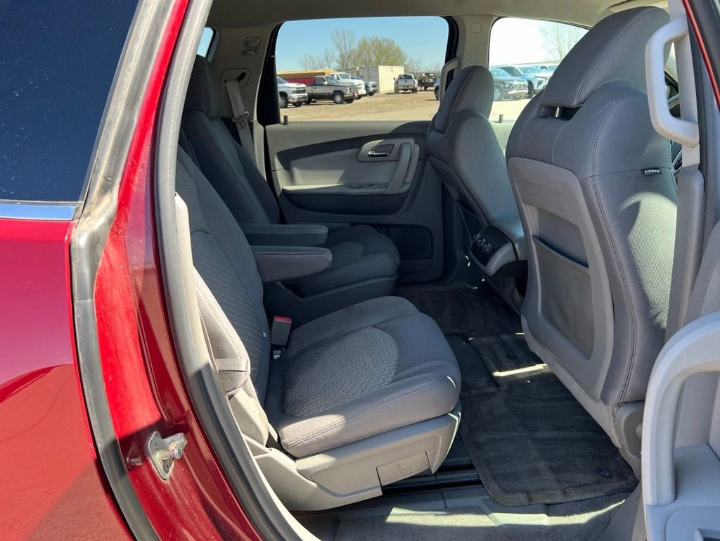 Used 2011 Chevrolet Traverse LT w/ Personal Connectivity Package AWD/4WD image 24