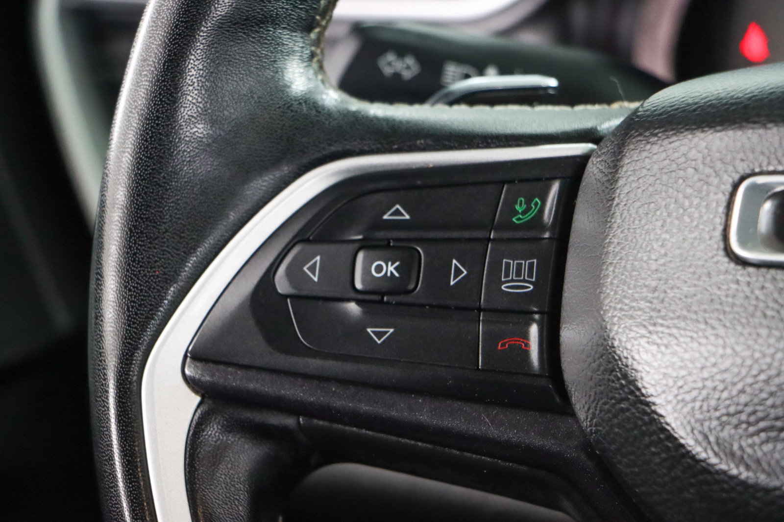 Used 2022 Jeep Grand Cherokee Altitude image 13