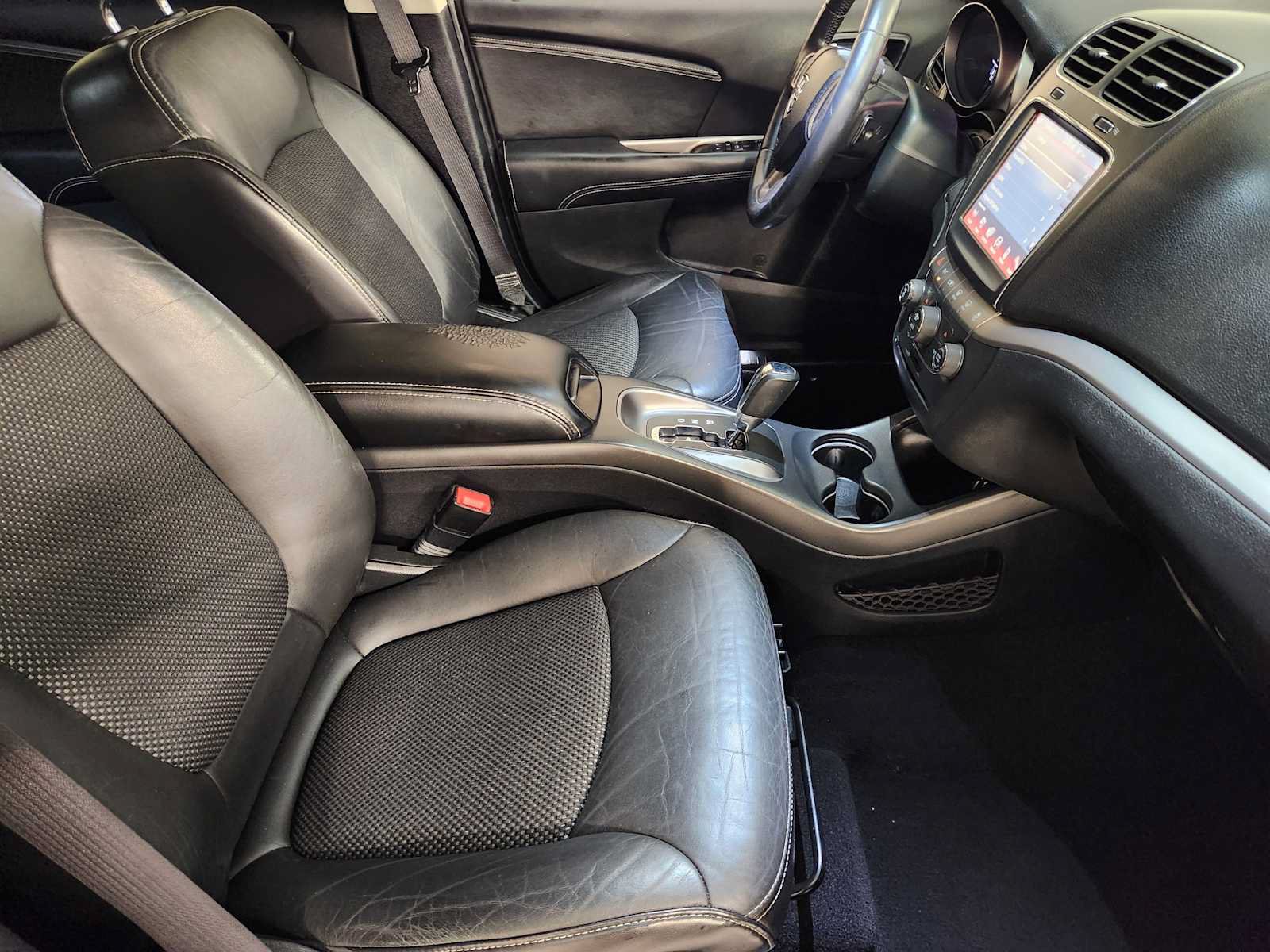 Used 2018 Dodge Journey Crossroad FWD image 3
