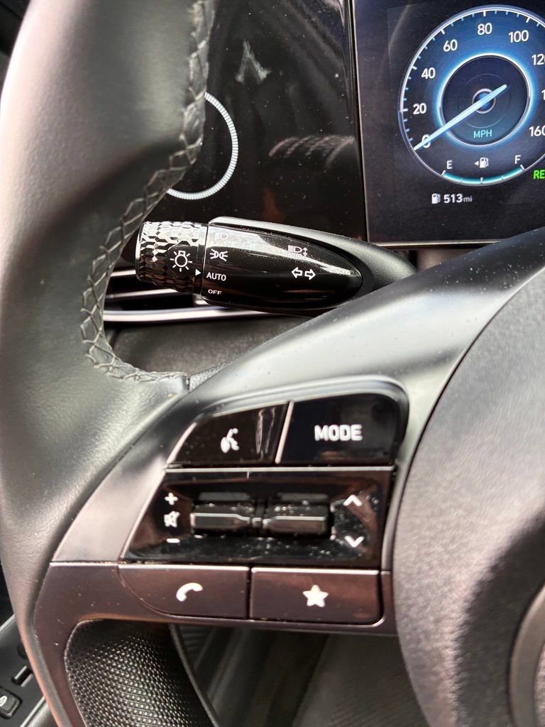Used 2025 Hyundai Elantra SEL FWD image 29