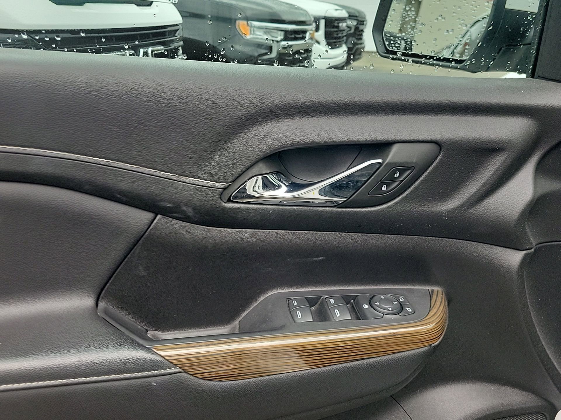 Used 2023 GMC Acadia SLE image 24