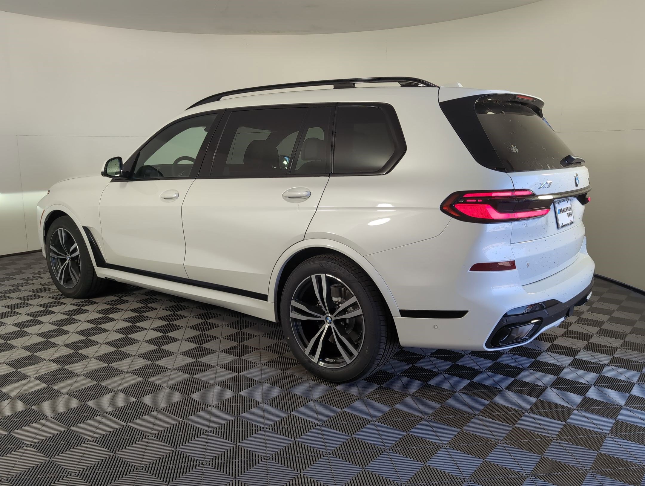 New 2026 BMW X7 xDrive40i w/ Executive Package image 3