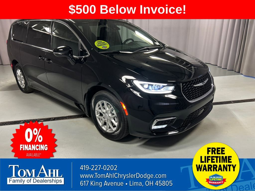 New 2026 Chrysler Pacifica Select image 1