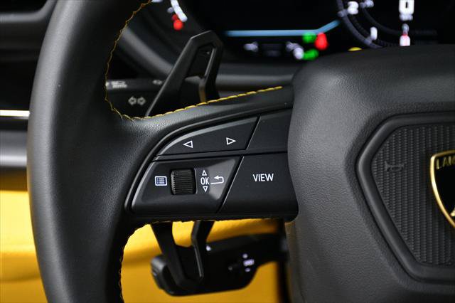 Used 2025 Lamborghini Urus SE AWD/4WD image 48