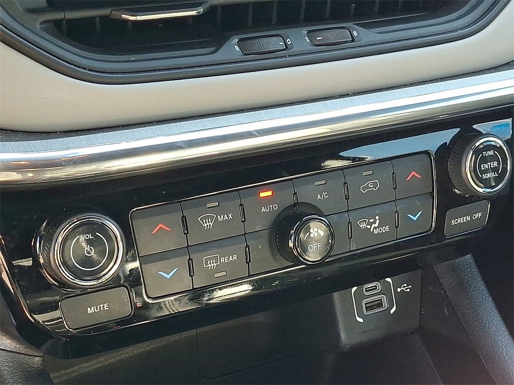 Used 2023 Jeep Compass Limited image 16