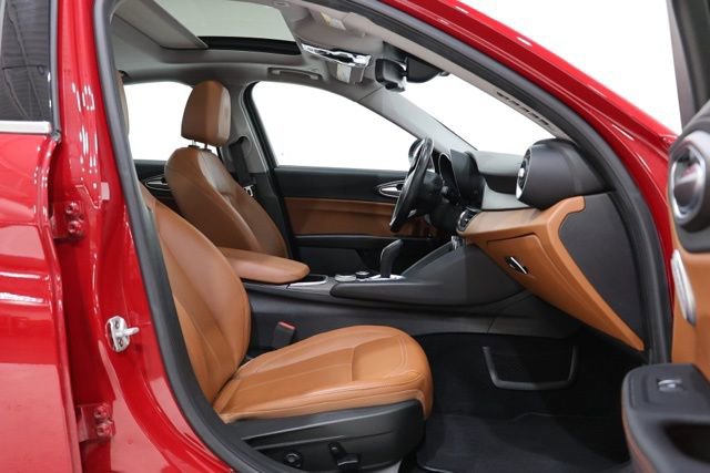 Used 2020 Alfa Romeo Giulia Ti w/ Active Blind Spot Package image 31