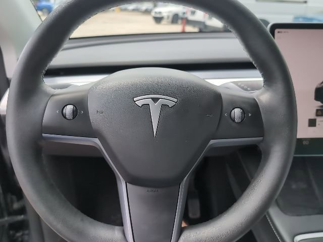 Used 2022 Tesla Model Y Long Range image 11