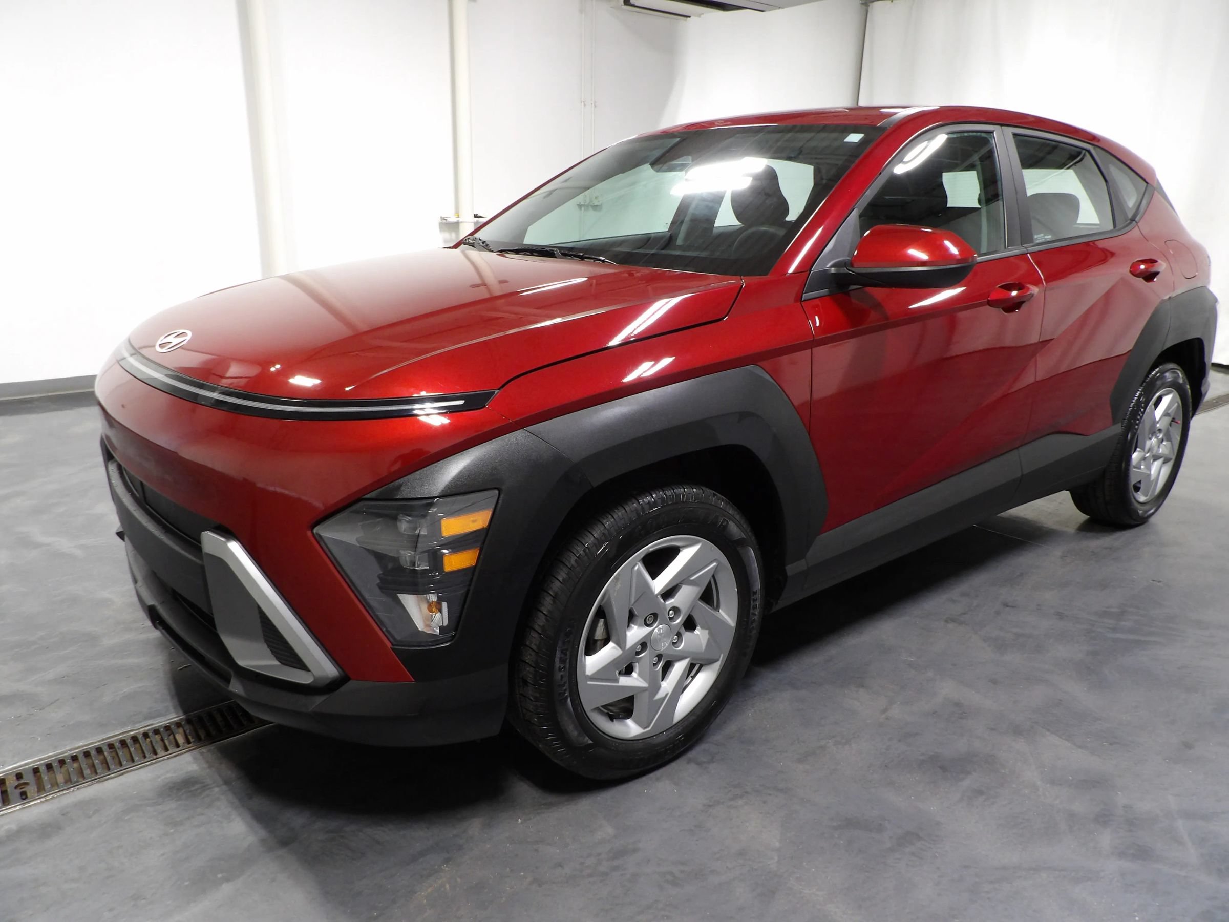 Used 2025 Hyundai Kona SE FWD image 3