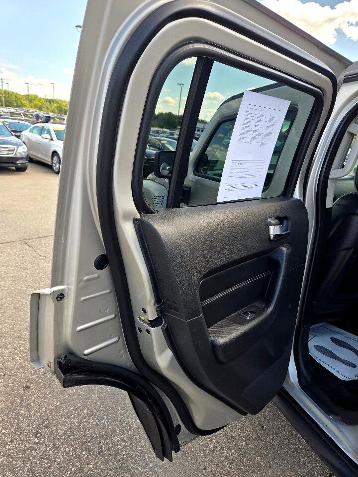 Used 2008 HUMMER H3 Luxury image 12