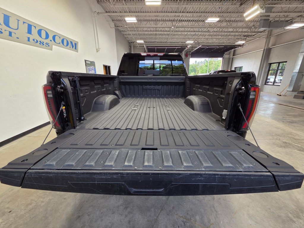 Used 2024 GMC Sierra 2500 AT4 w/ Technology Package AWD/4WD image 11