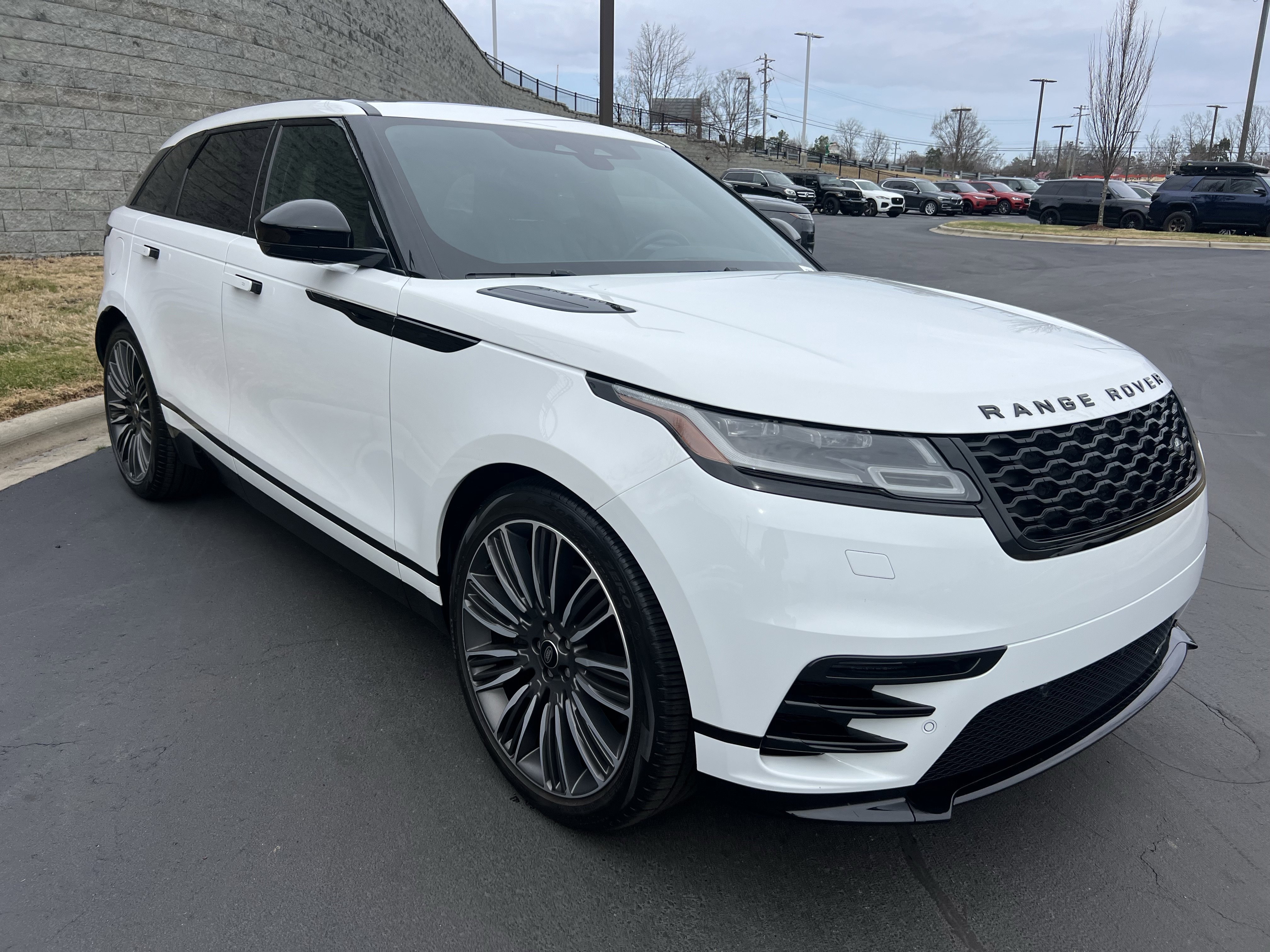 Certified 2023 Land Rover Range Rover Velar R-Dynamic S image 9